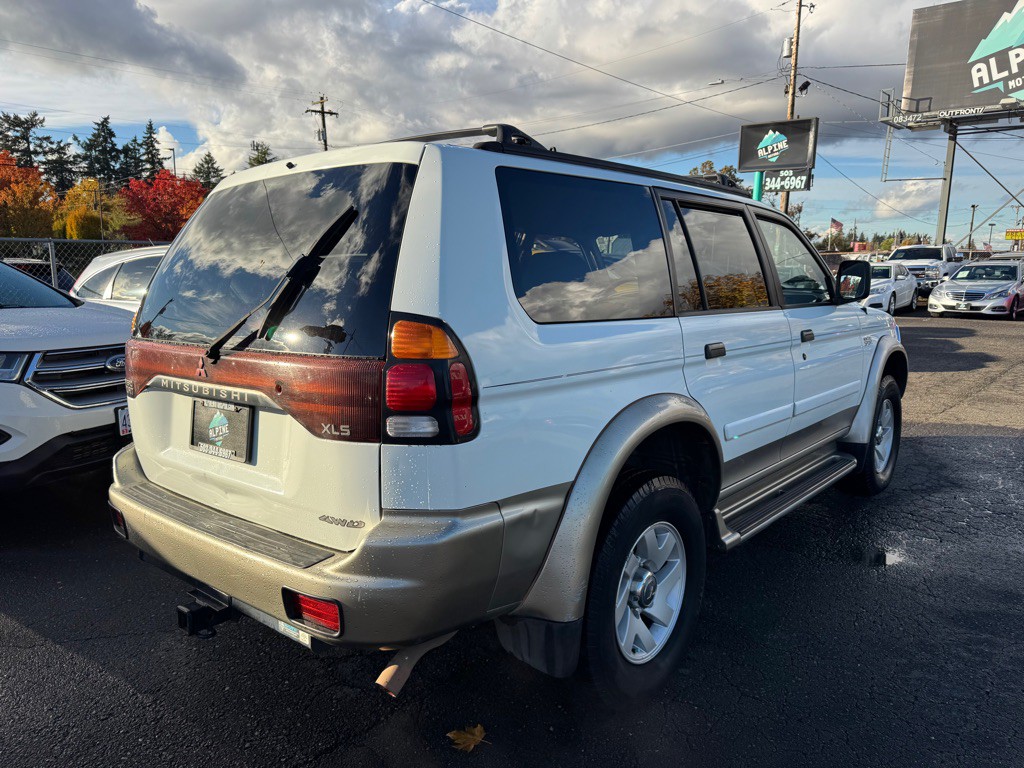 2000 Mitsubishi Montero Image 4