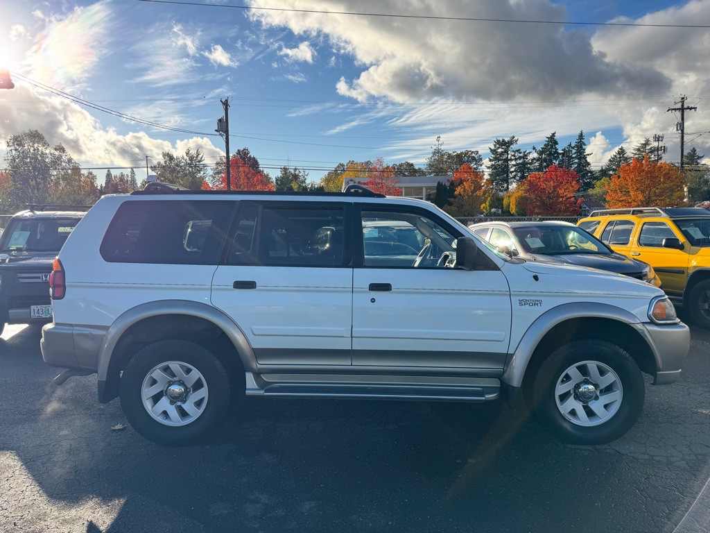 2000 Mitsubishi Montero Image 5