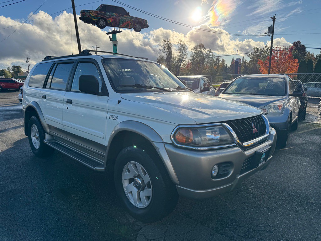 2000 Mitsubishi Montero Image 6