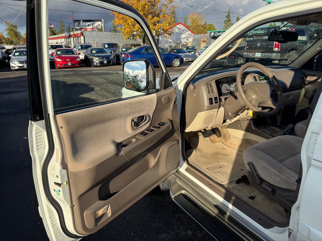 2000 Mitsubishi Montero Image 8