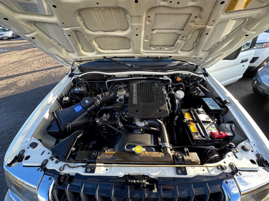 2000 Mitsubishi Montero Image 14