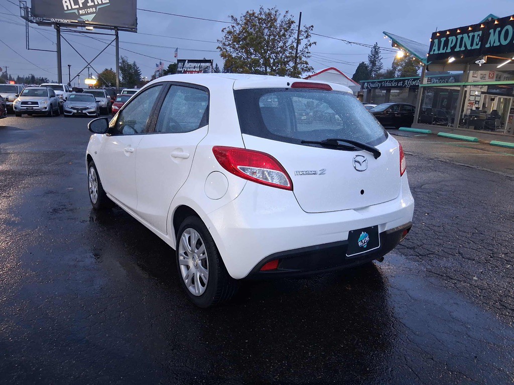 2013 Mazda Mazda2 Image 2