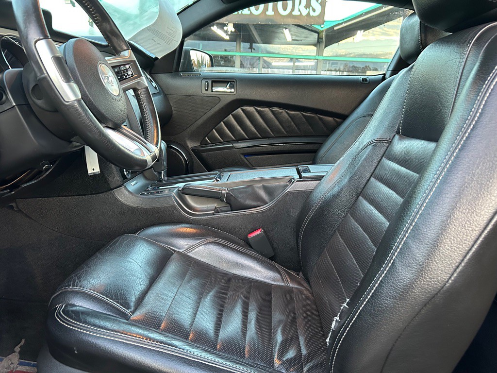 2010 Ford Mustang Image 7