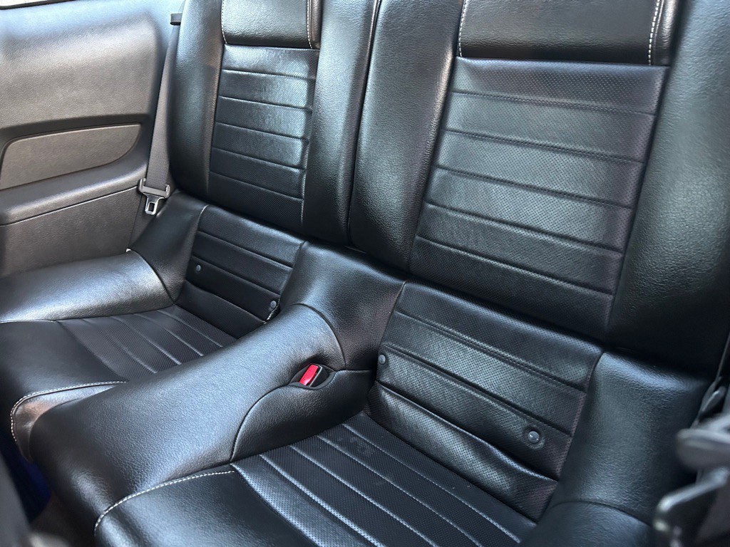 2010 Ford Mustang Image 8