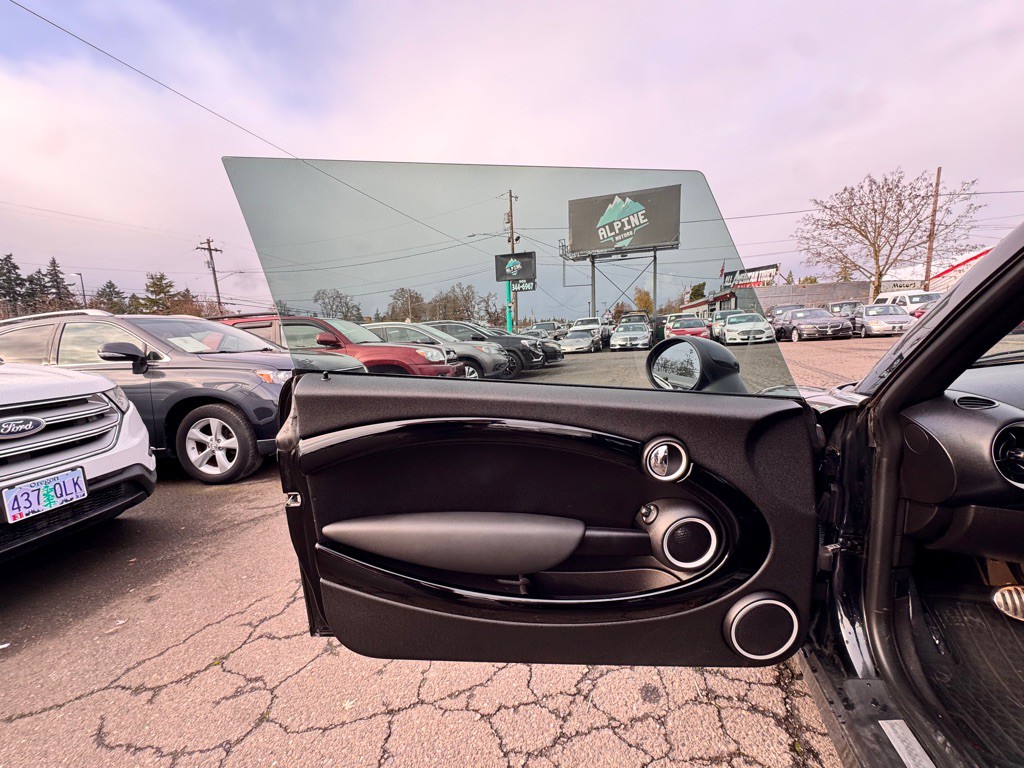 2013 MINI Cooper Image 10