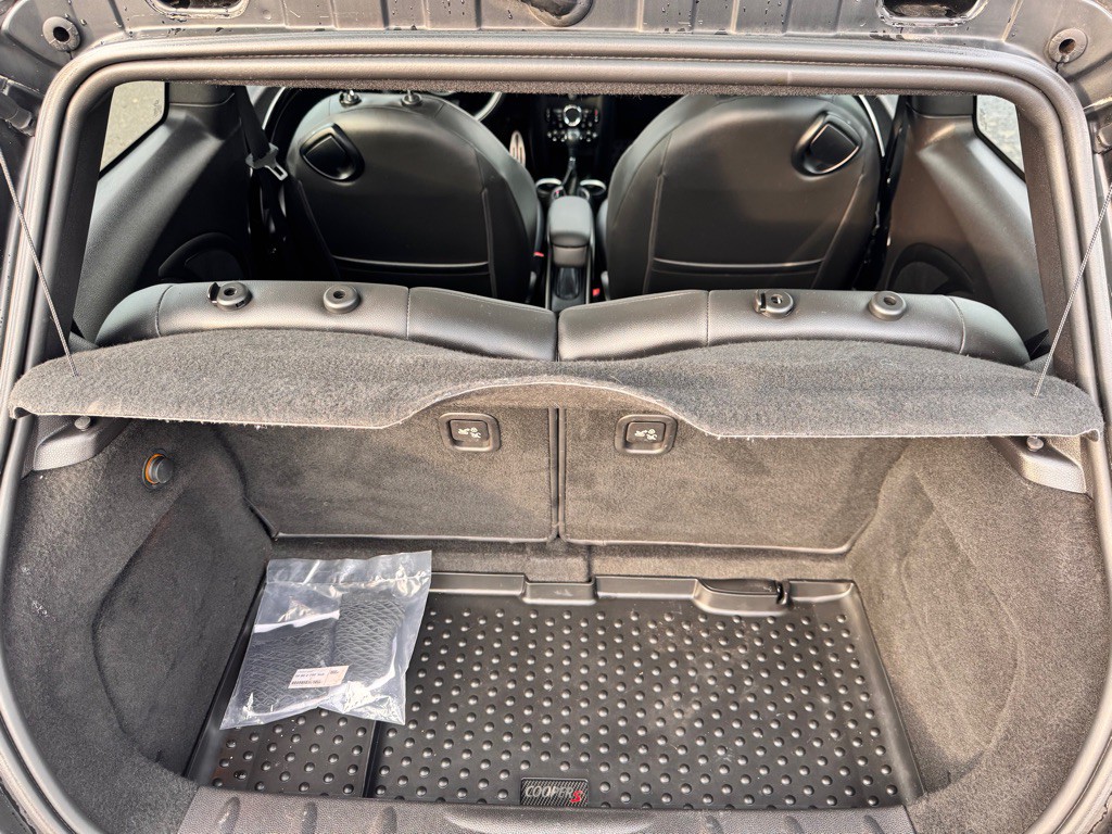 2013 MINI Cooper Image 11