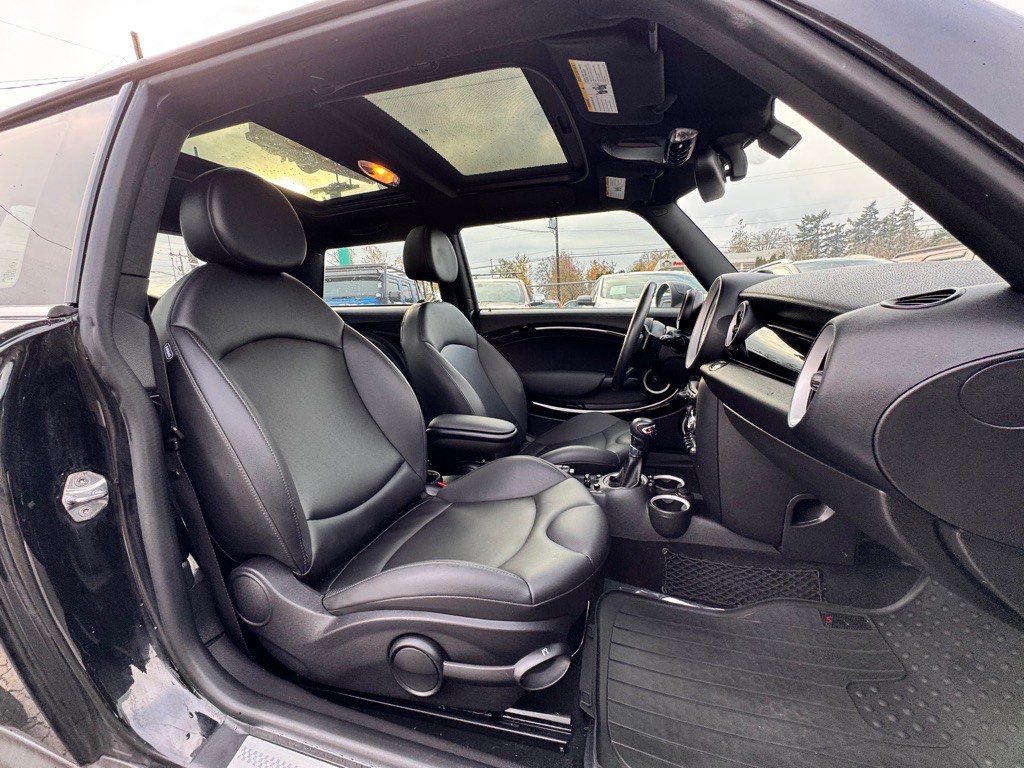 2013 MINI Cooper Image 13