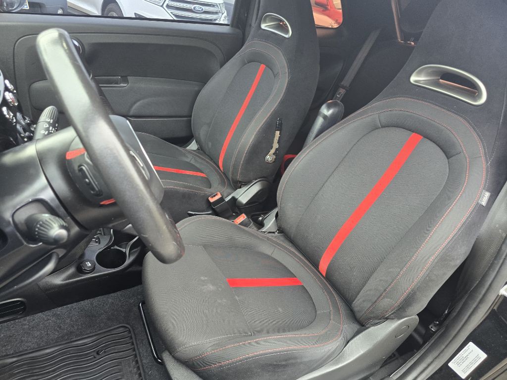 2015 FIAT 500 Image 9