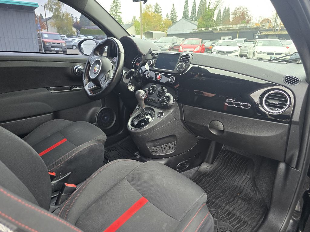 2015 FIAT 500 Image 12