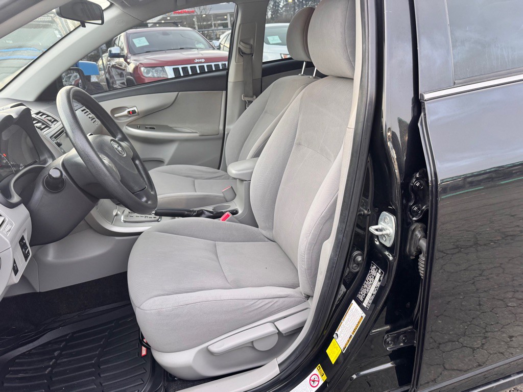 2013 Toyota Corolla Image 9