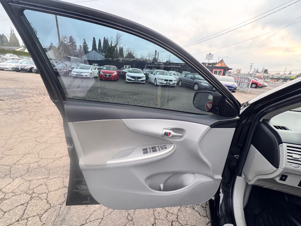 2013 Toyota Corolla Image 11