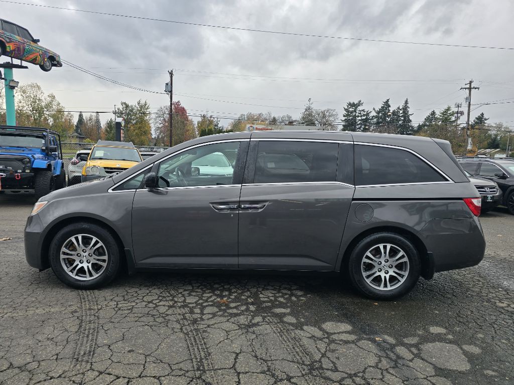 2012 Honda Odyssey Image 2