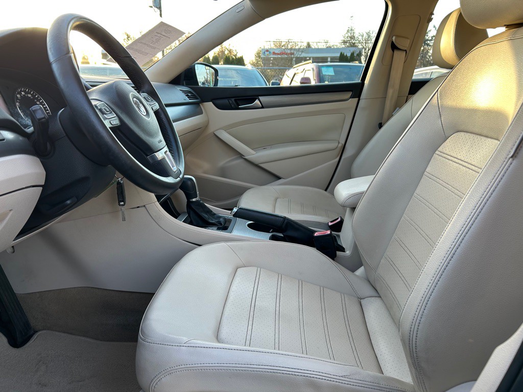 2014 Volkswagen Passat Image 7