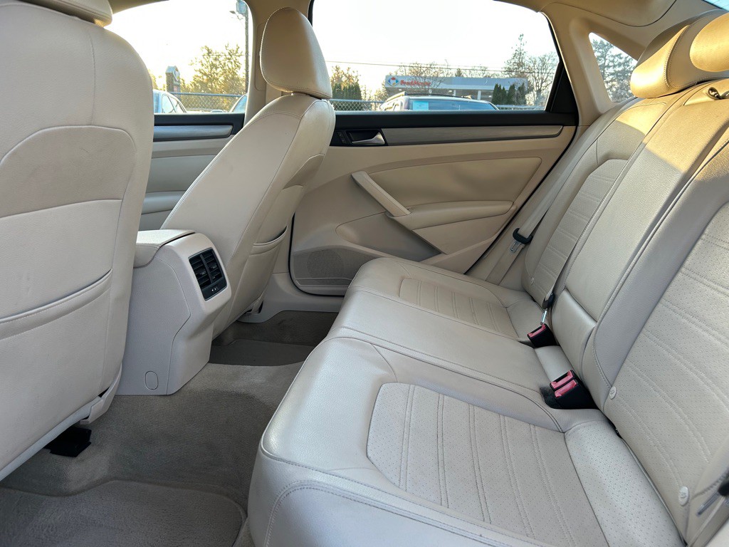 2014 Volkswagen Passat Image 8