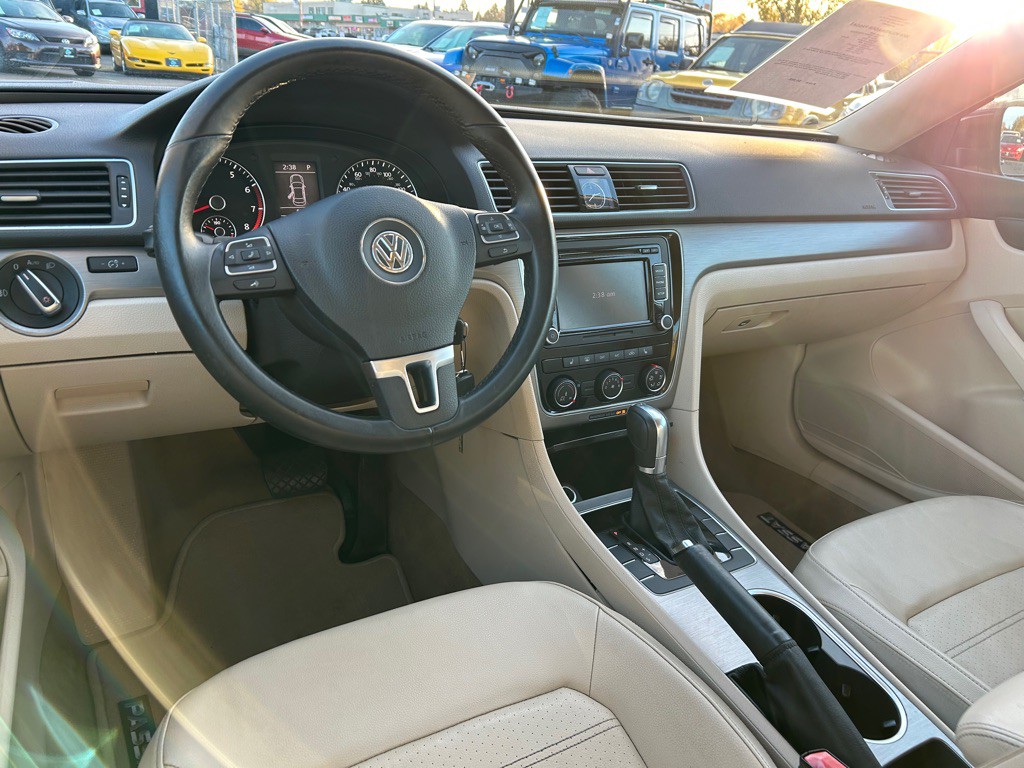 2014 Volkswagen Passat Image 9