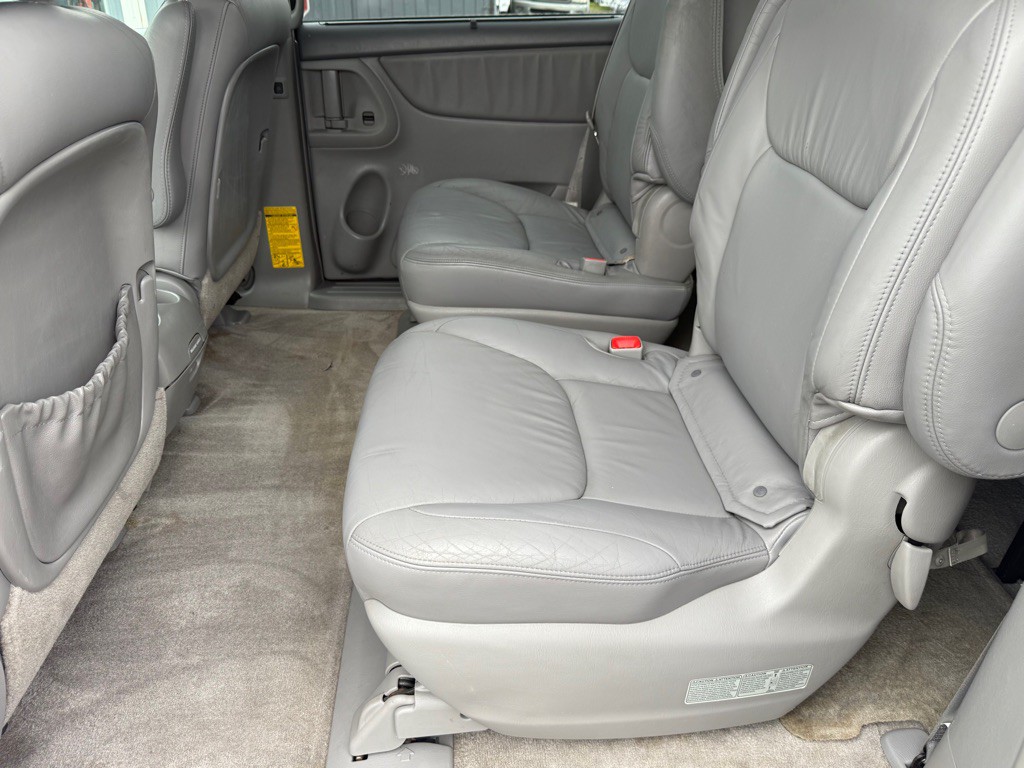 2005 Toyota Sienna Image 11
