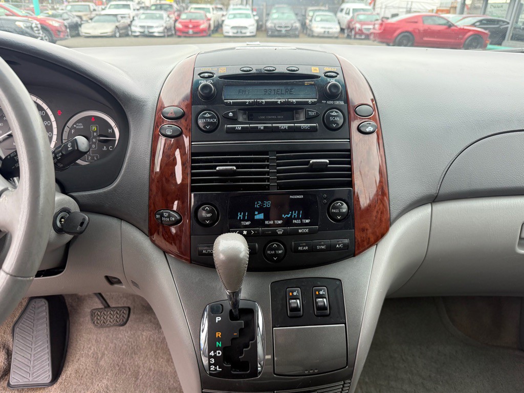 2005 Toyota Sienna Image 12