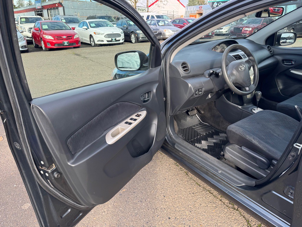 2008 Toyota Yaris Image 8
