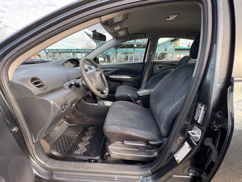 2008 Toyota Yaris Image 9