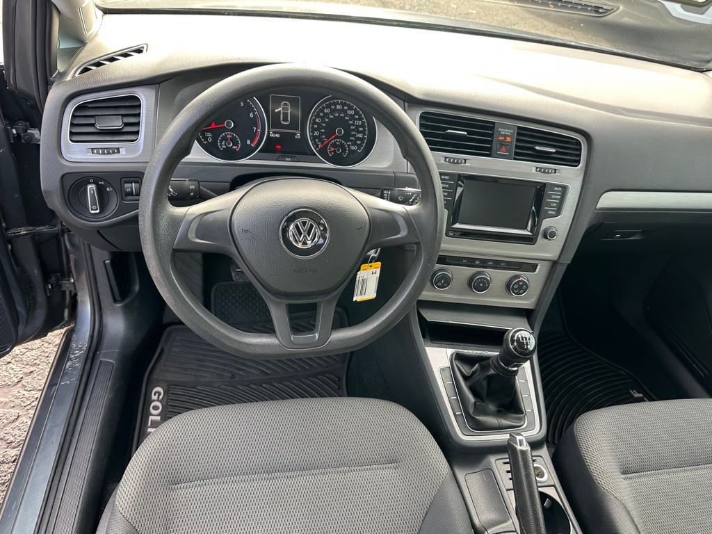 2015 Volkswagen Golf Image 9