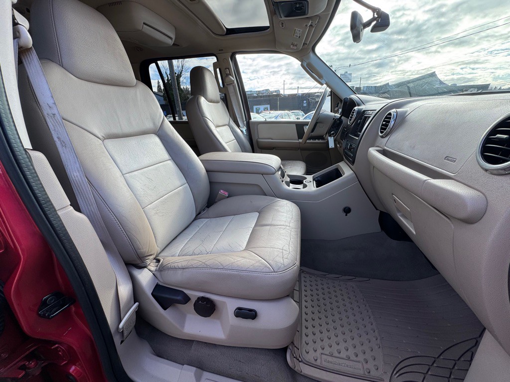 2003 Ford Expedition Image 11