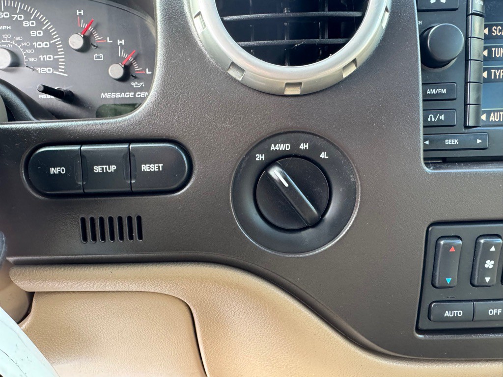 2003 Ford Expedition Image 19