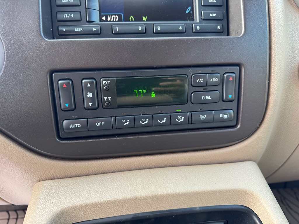 2003 Ford Expedition Image 20