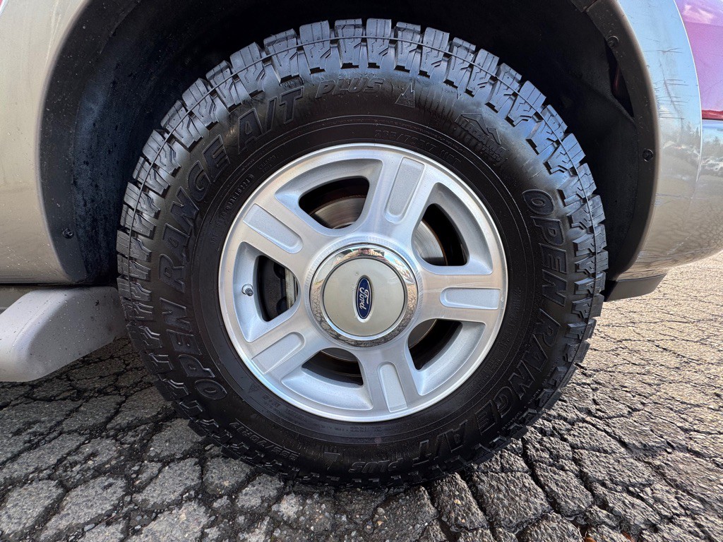 2003 Ford Expedition Image 25