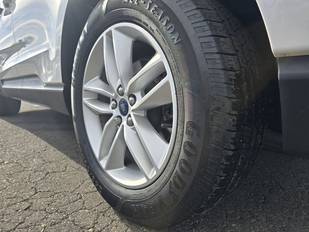 2015 Ford Edge Image 16