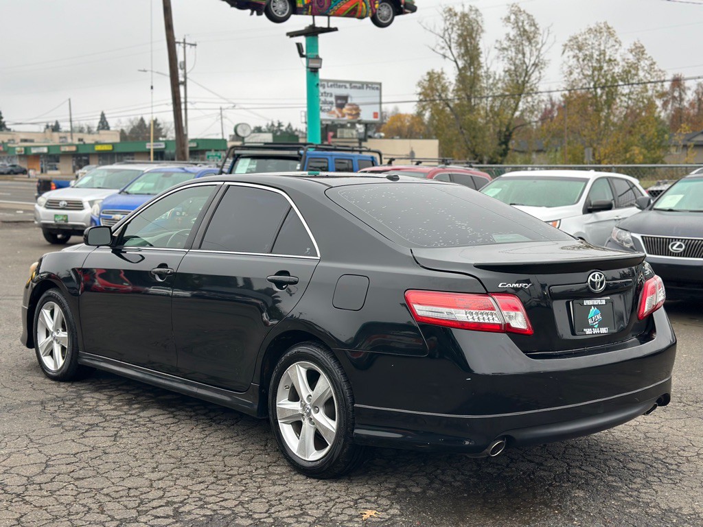 2010 Toyota Camry Image 2
