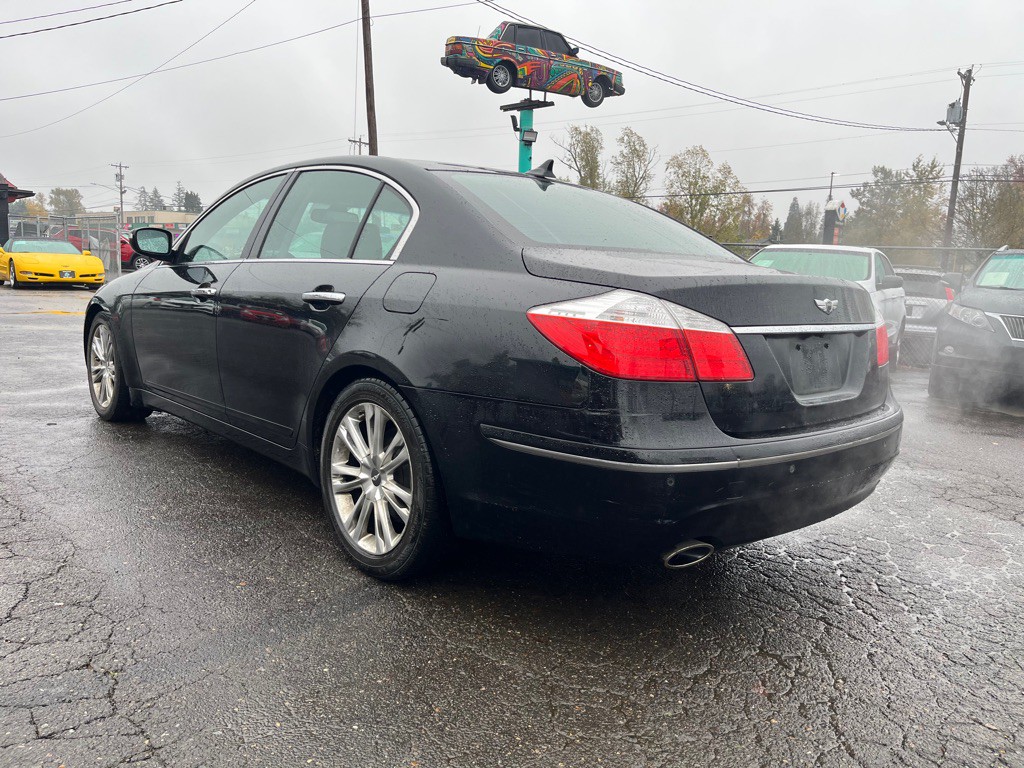 2011 Hyundai Genesis Image 3