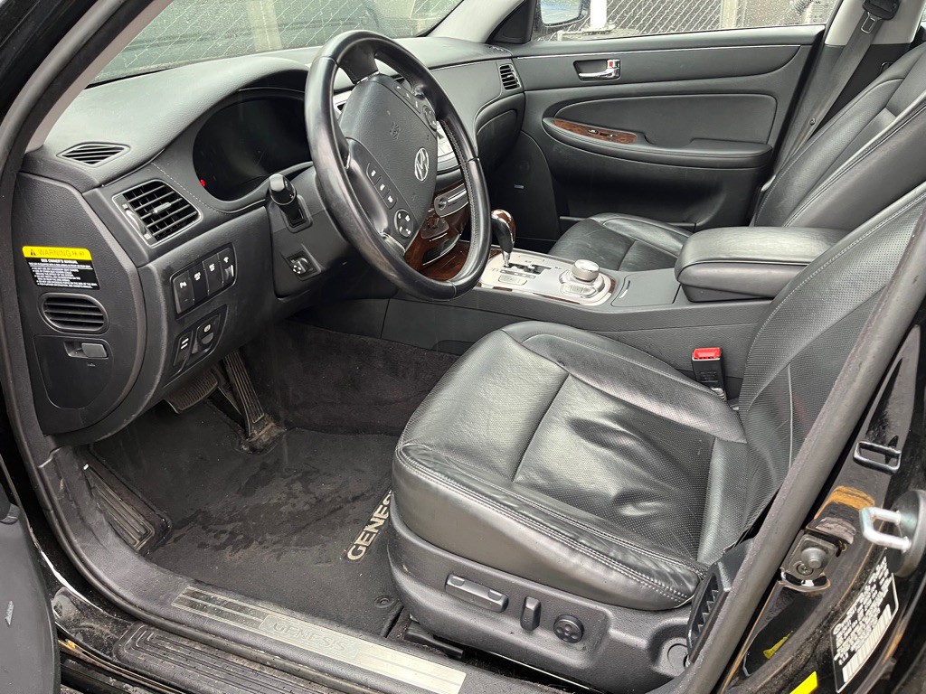 2011 Hyundai Genesis Image 9