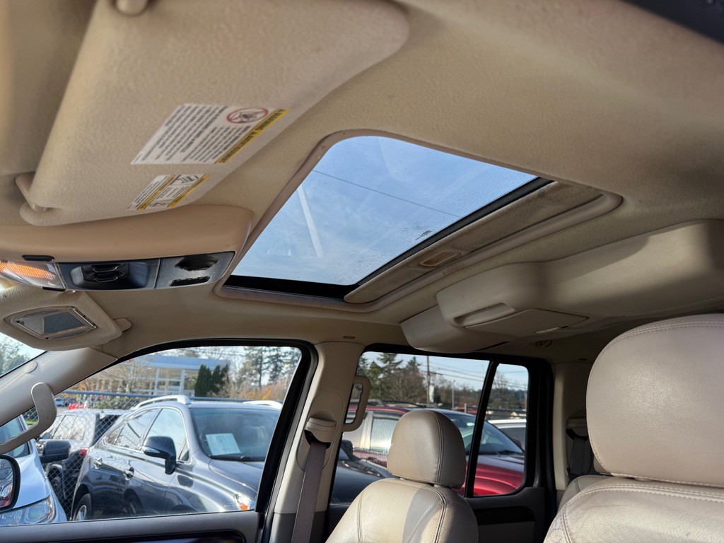 2003 Ford Explorer Image 9