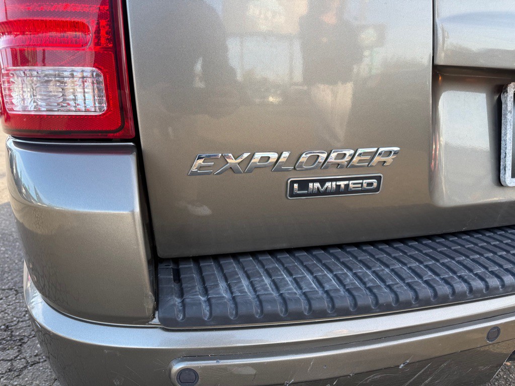 2003 Ford Explorer Image 13