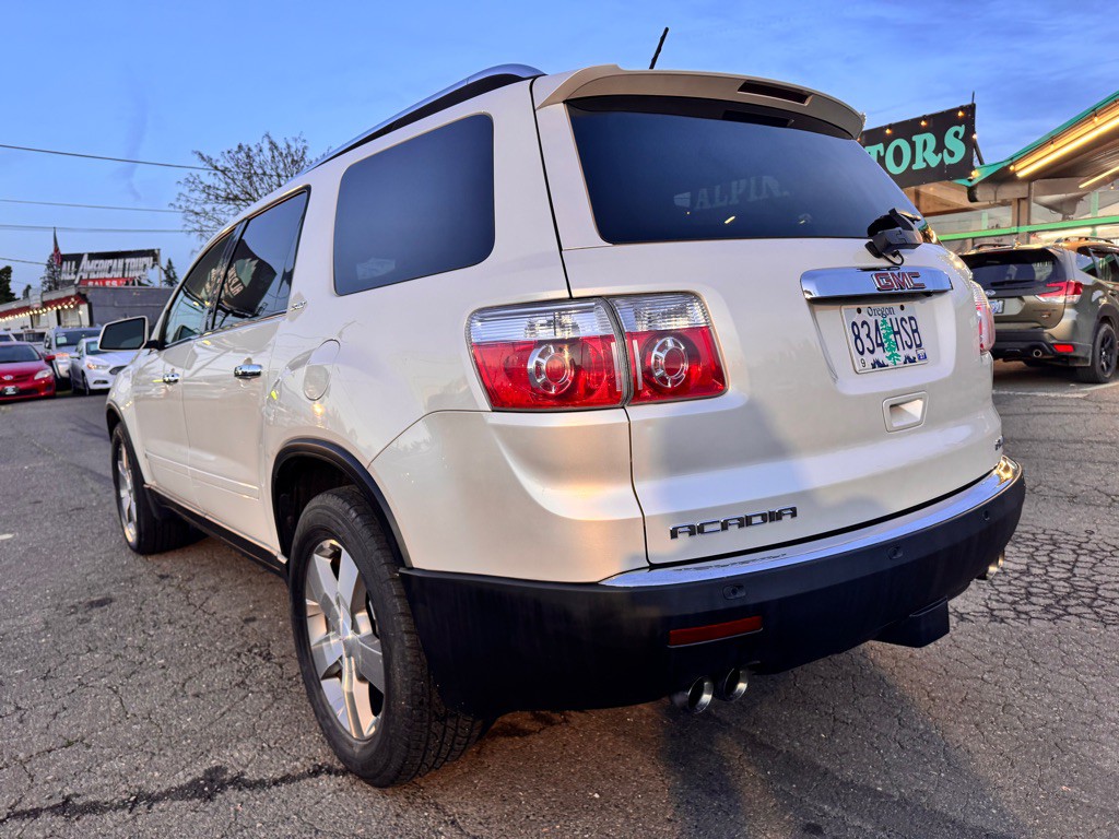 2009 GMC Acadia Image 3