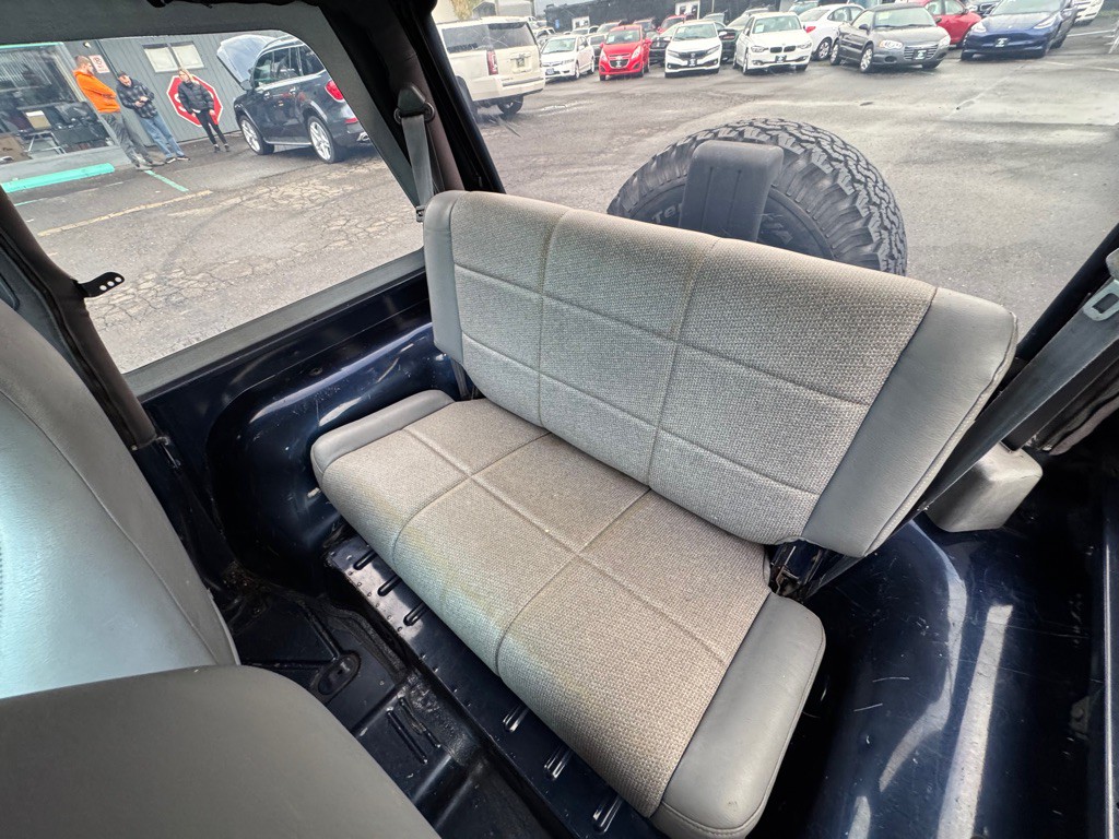 1997 Jeep Wrangler Image 10