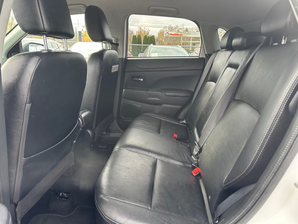 2017 Mitsubishi Outlander Image 8