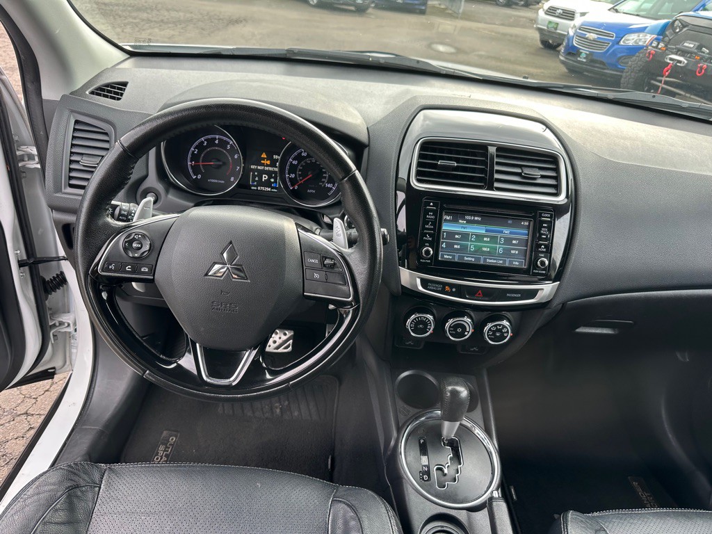 2017 Mitsubishi Outlander Image 9