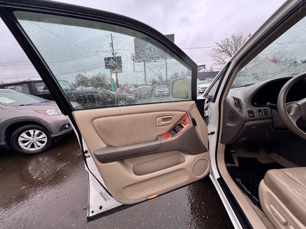 2000 Lexus RX Image 10