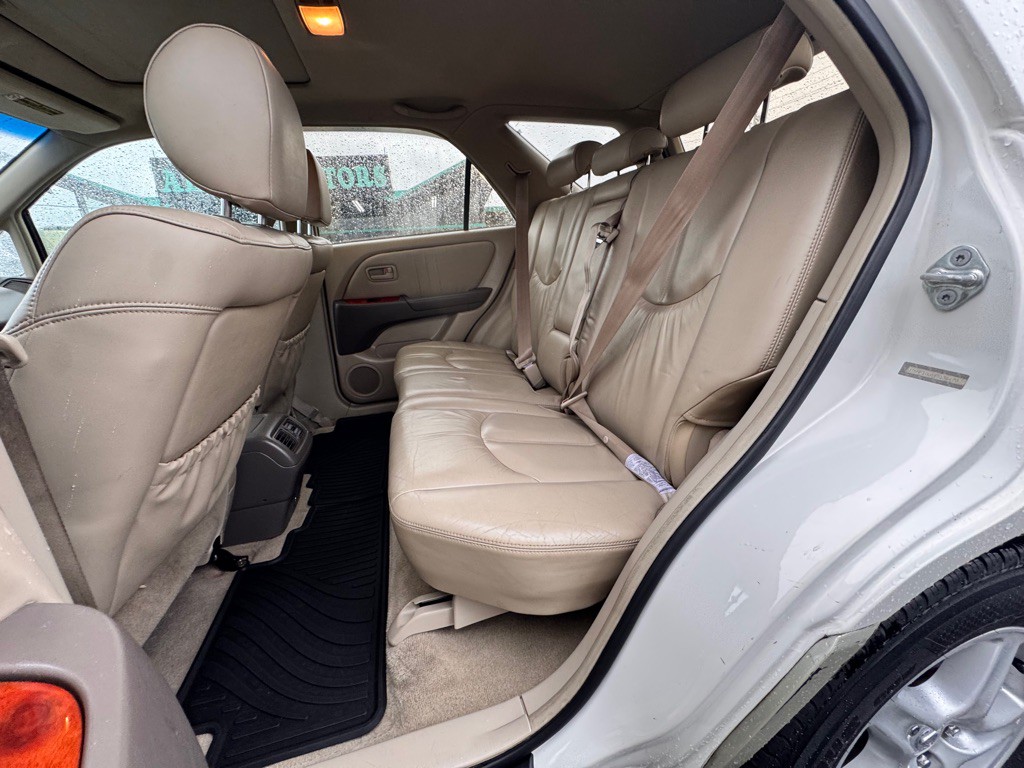 2000 Lexus RX Image 11