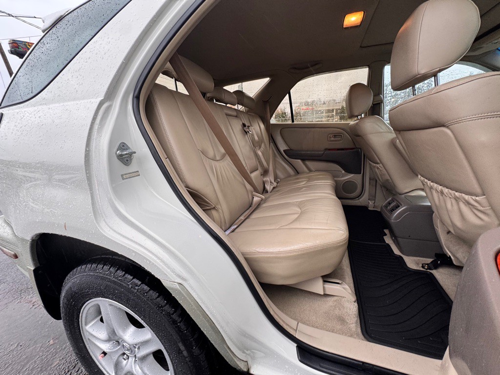 2000 Lexus RX Image 13