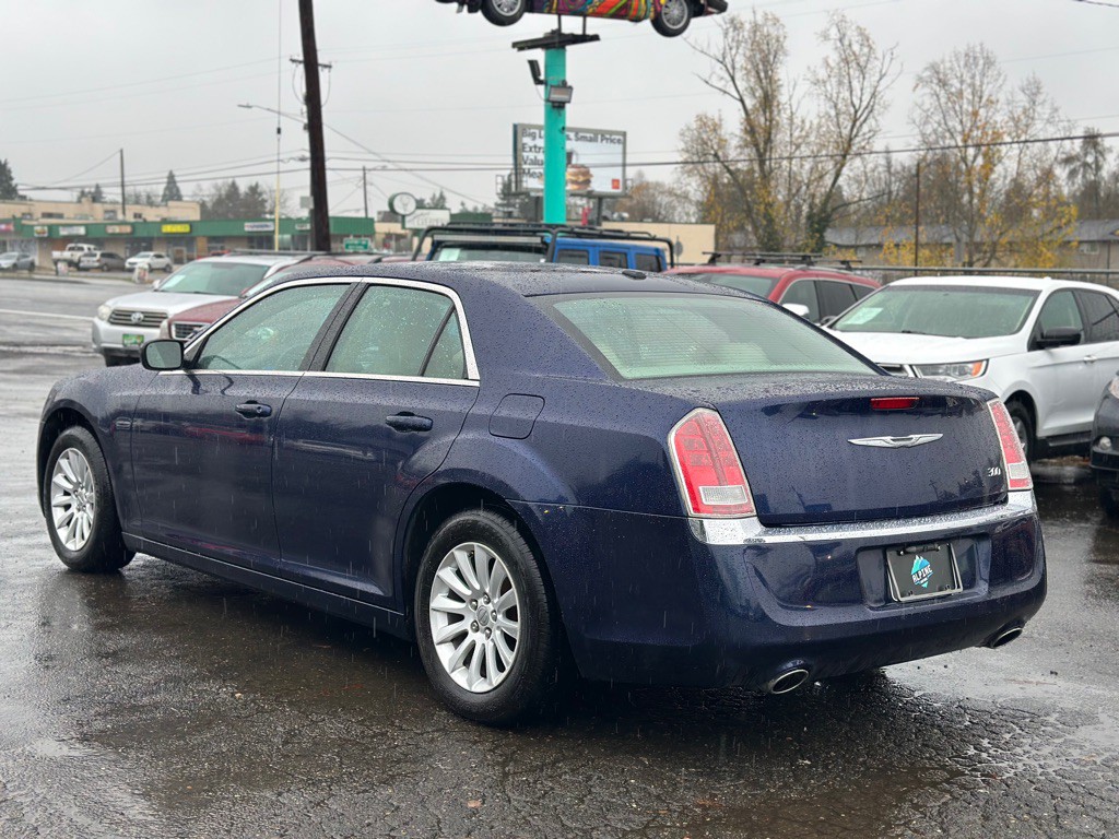 2013 Chrysler 300 Image 2
