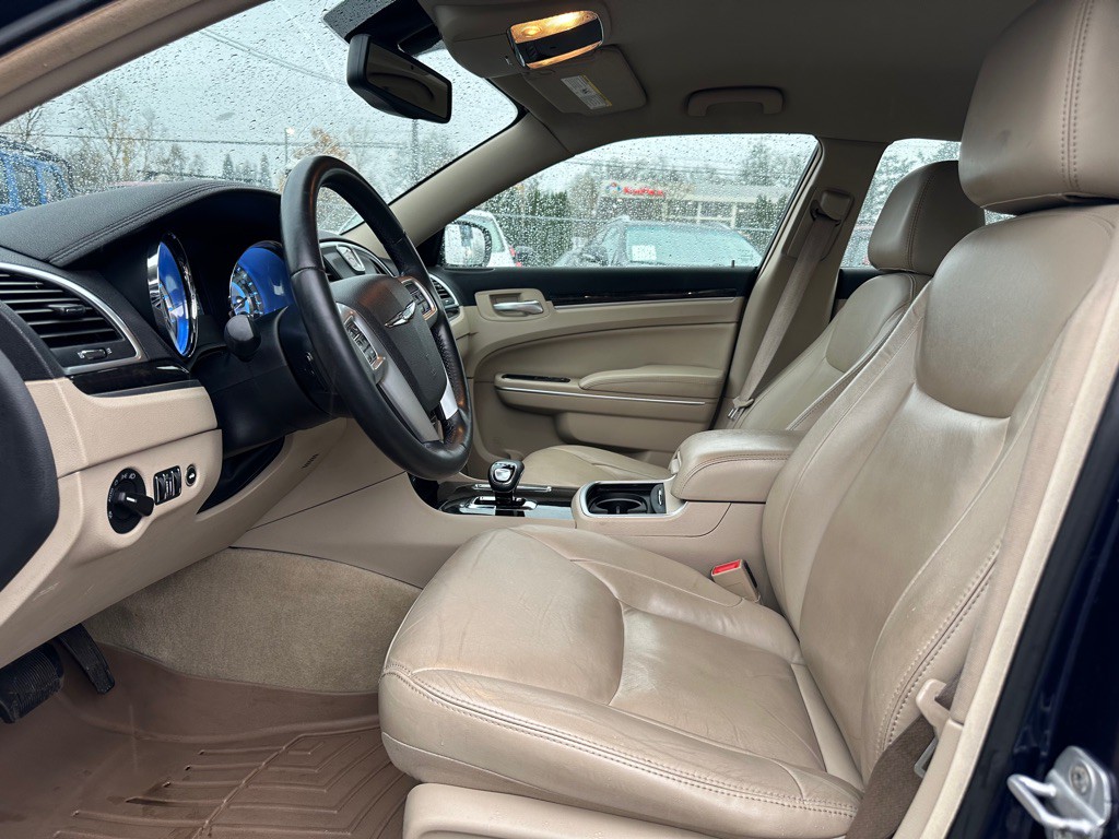 2013 Chrysler 300 Image 7