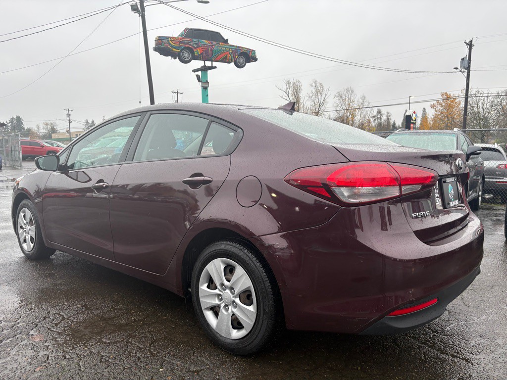 2018 Kia Forte Image 2