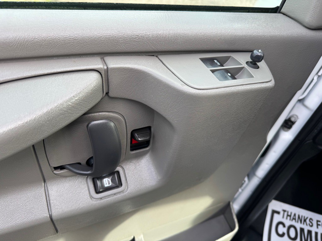 2014 Chevrolet Express Image 15