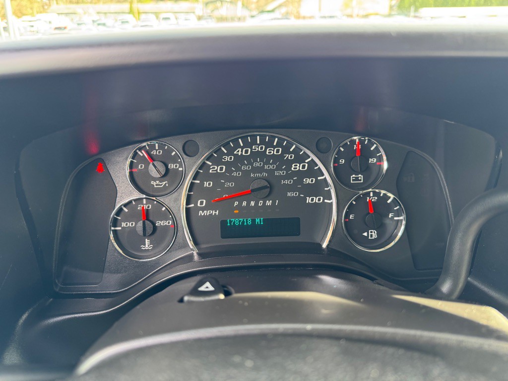 2014 Chevrolet Express Image 17