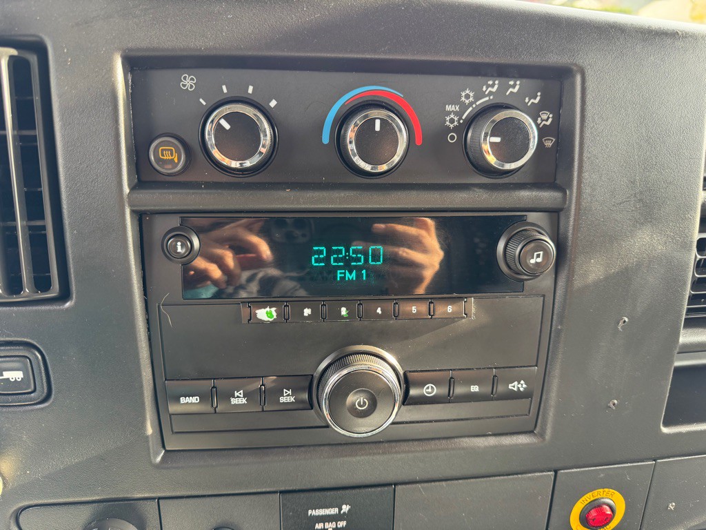 2014 Chevrolet Express Image 18