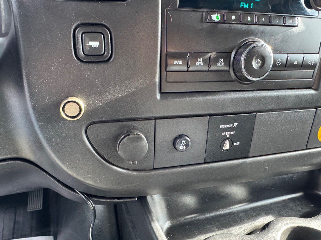 2014 Chevrolet Express Image 19