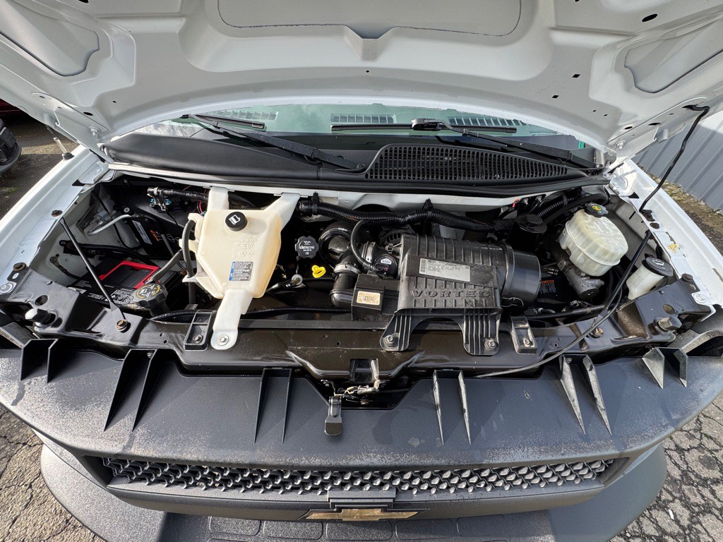 2014 Chevrolet Express Image 20