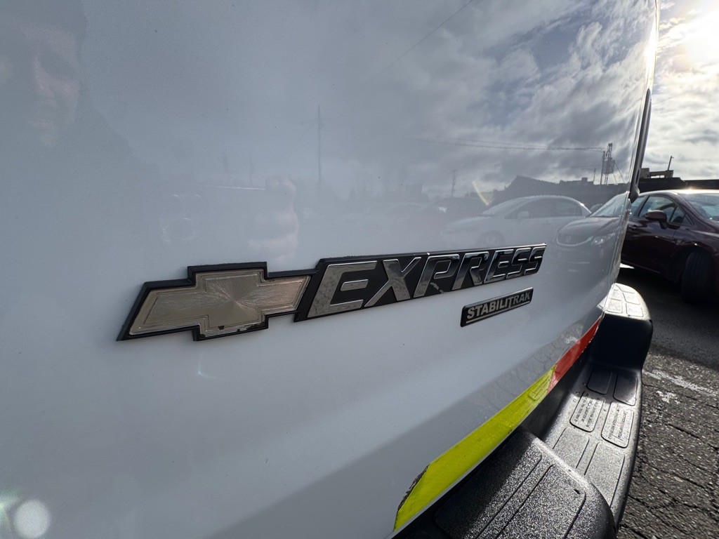 2014 Chevrolet Express Image 23